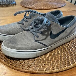 Nike Stefan Janoski Men's Charcoal Suede Sneake
